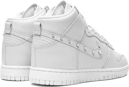 Nike Dunk High SE sneakers White