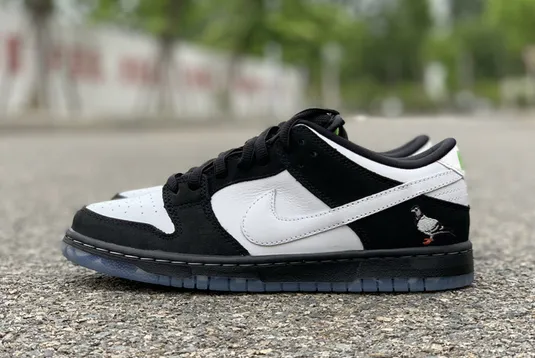 NIKE SB DUNK LOW PIGEON SCHWARZ WEISS