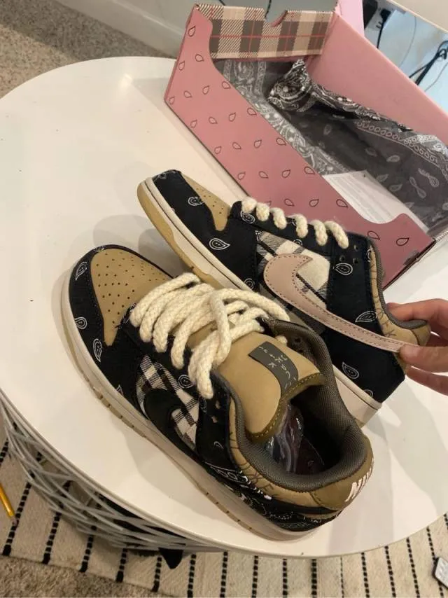 Travis Scott x Nike SB Dunk Low